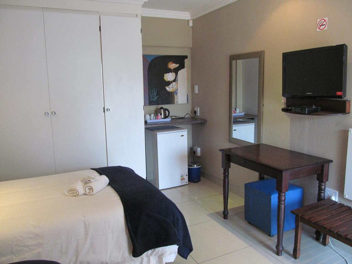 Bettie'S Luxury Lodge Kroonstad Phòng bức ảnh