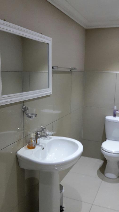 Bettie'S Luxury Lodge Kroonstad Phòng bức ảnh