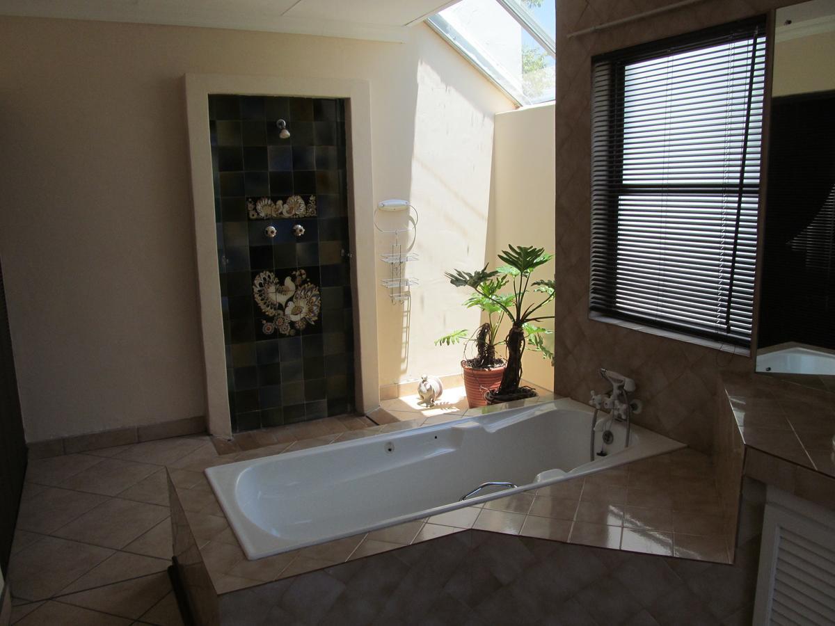 Bettie'S Luxury Lodge Kroonstad Phòng bức ảnh